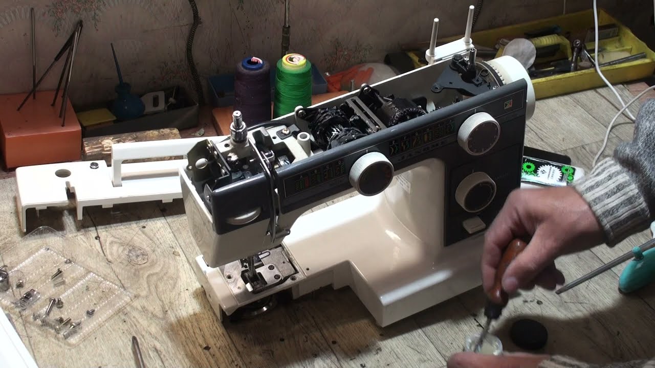 Швейная машина Janome L-394/L22  Выпуск 2007-й год.