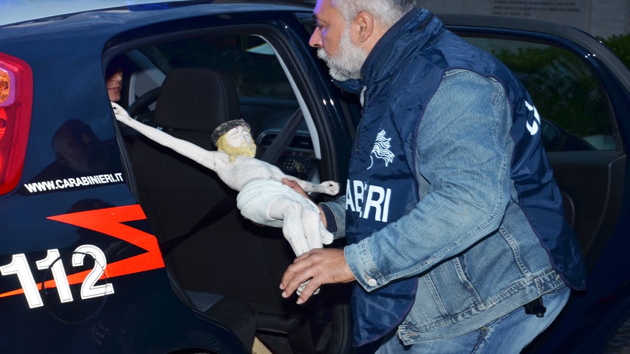 Tesori d'arte rubati in 24 furti scoperti nella villa di un avvocato a Grottarossa