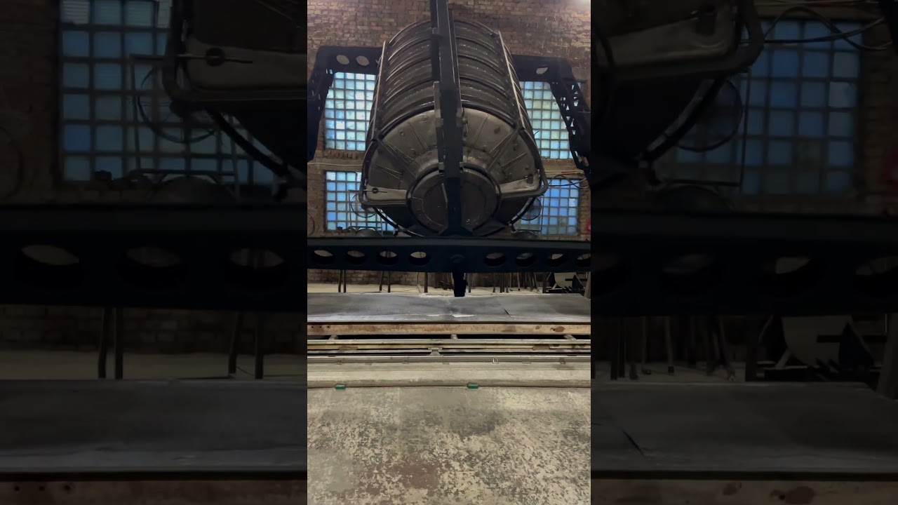 The process of rotational molding of a 4000-liter plastic septic tank. #viger #rotomolding #aluminum
