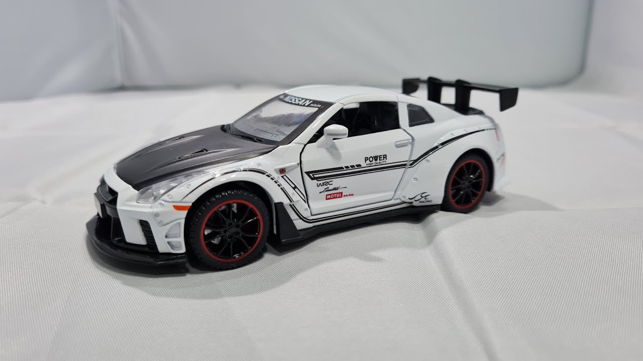 Diecast: Nissan Skyline GTR R35 • 1:32 Scale