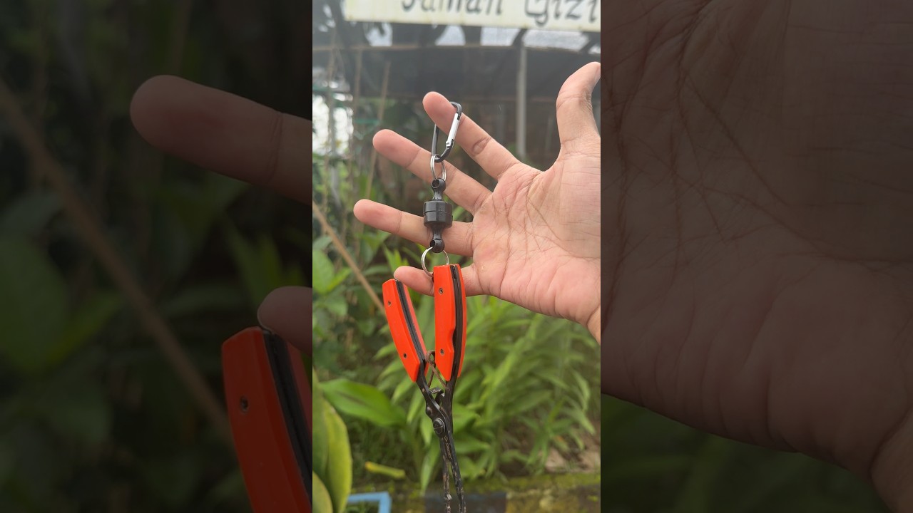 Gantungan magnet dari Riptide RTL 05 buat centelin tang split ring pas mancing.