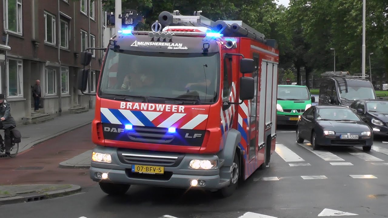 Brandweer Mijnsherenlaan 17-3431 met spoed naar een voertuigbrand in Rotterdam