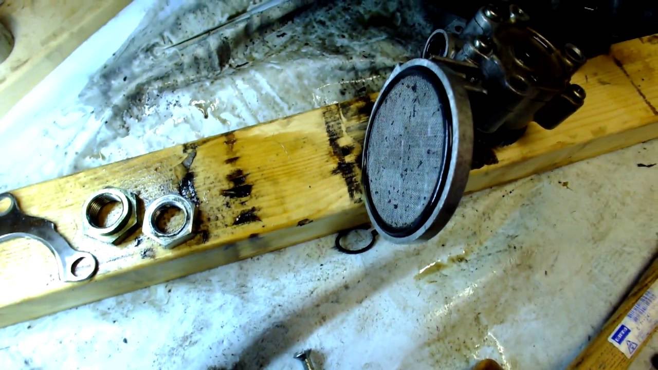 1982 Kawasaki 750 Ltd L (Part 8 Starter Clutch: Step 3)