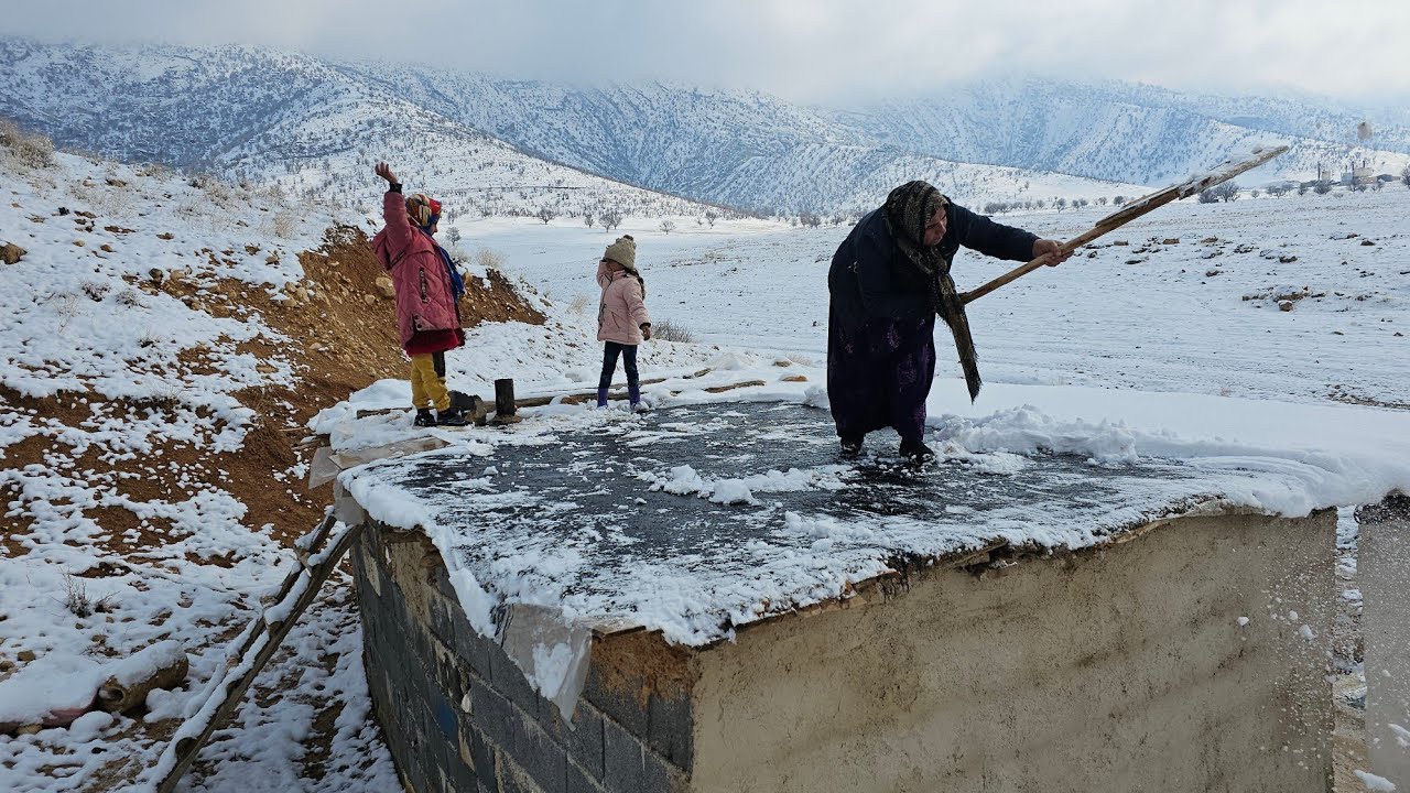 Nomadic lifestyle in a cold winter day of a resilient mother #plerd
