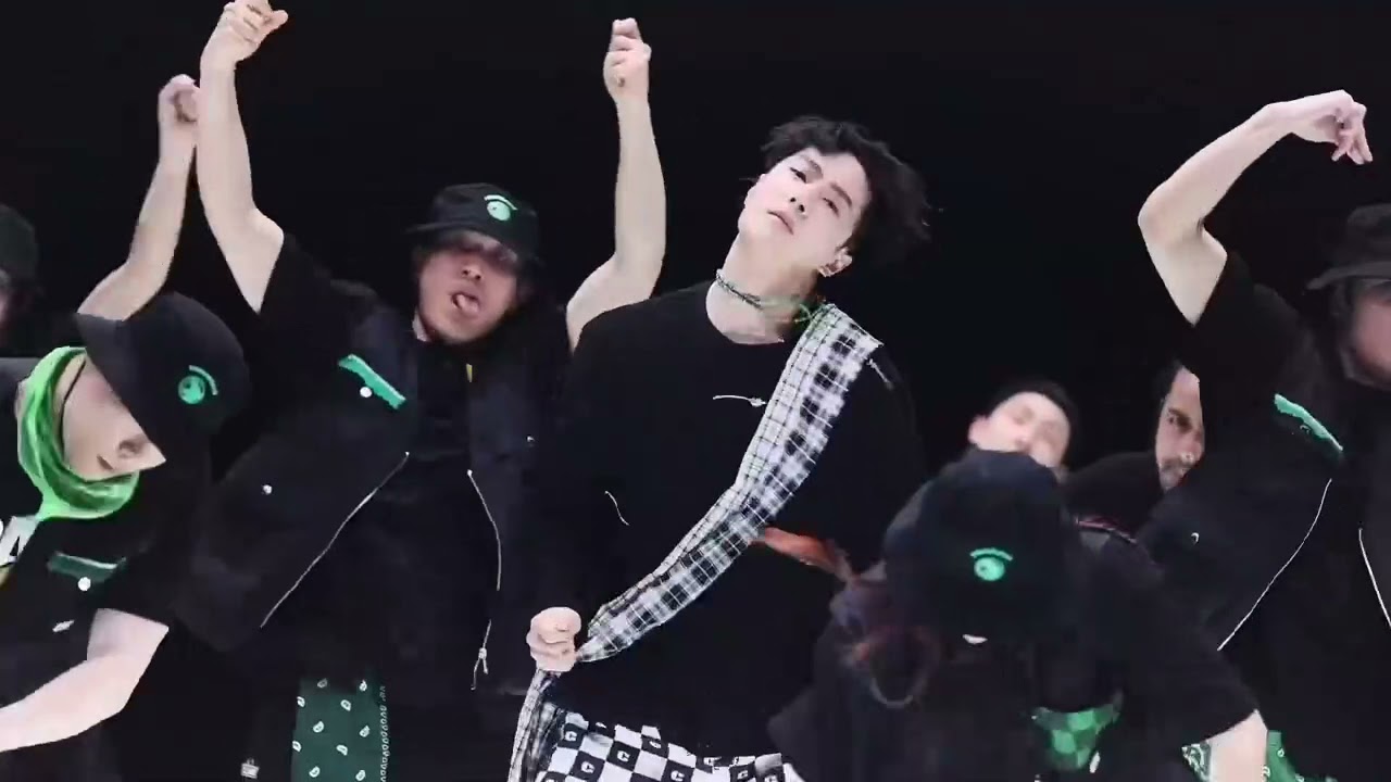 WANG YIBO (UNIQ)DANCE PRACTICE FOR SDC 4 BEHIND SCENES |