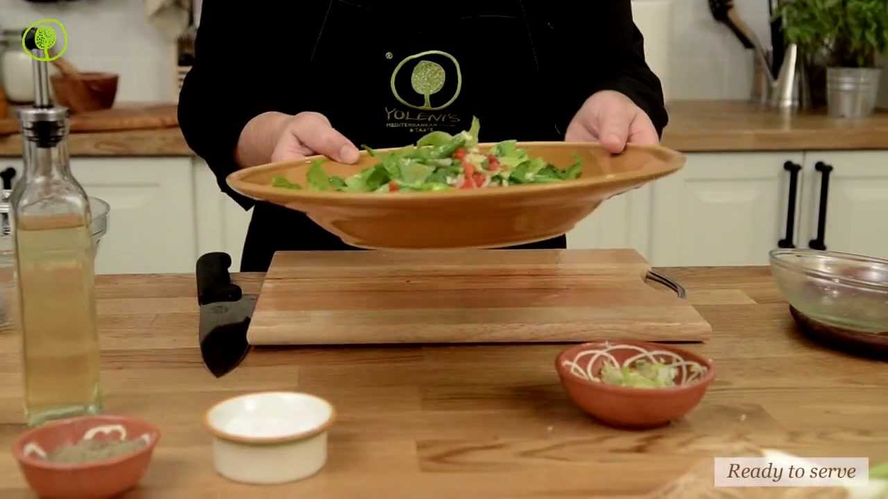Green bean and sweet red bell pepper salad