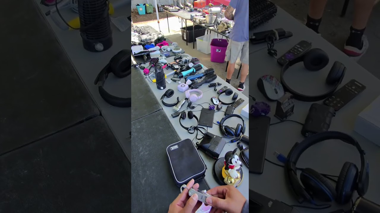 Flea market hunting for items to flip on eBay #business #ebay #ebayreseller