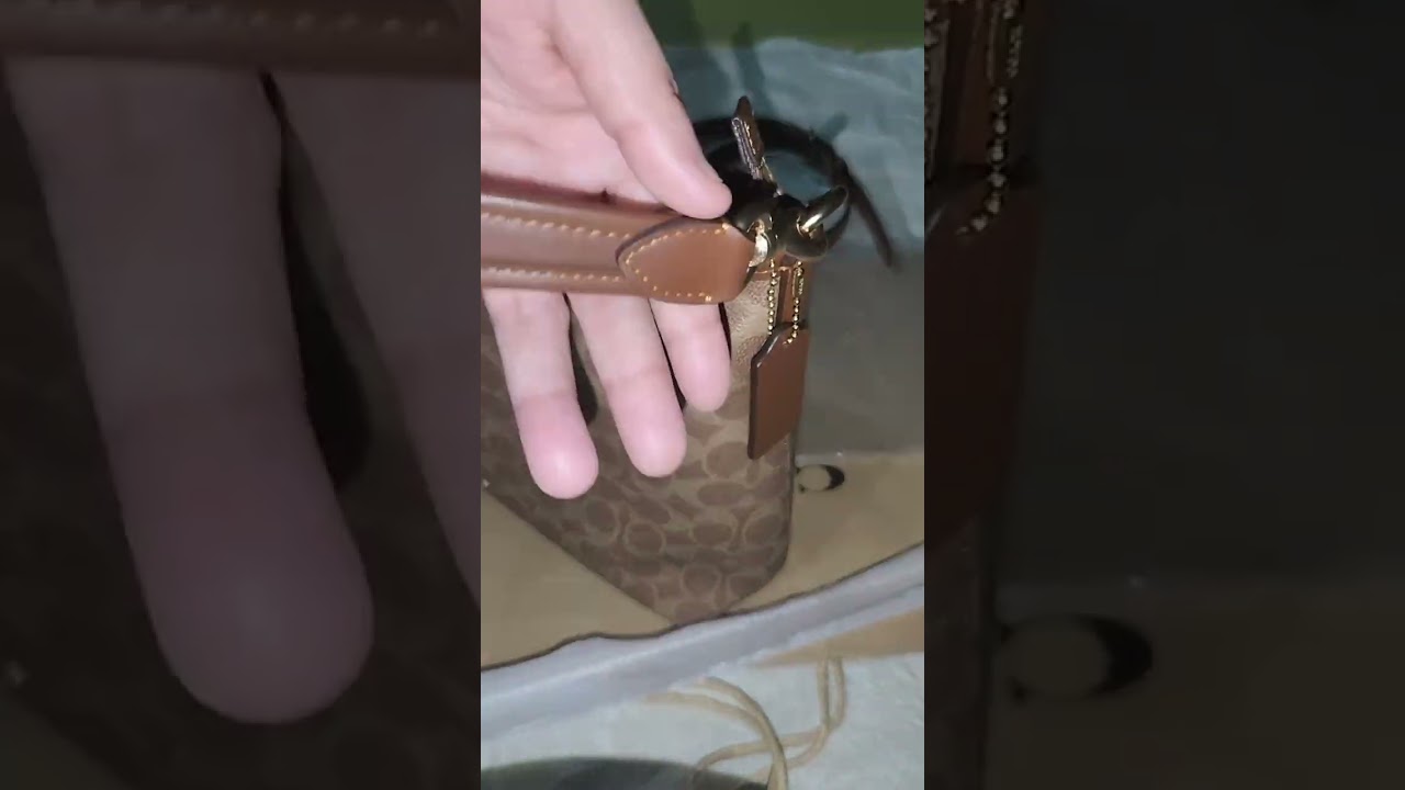 COACH LAUREL Shoulder Bag in Signature Canvas 