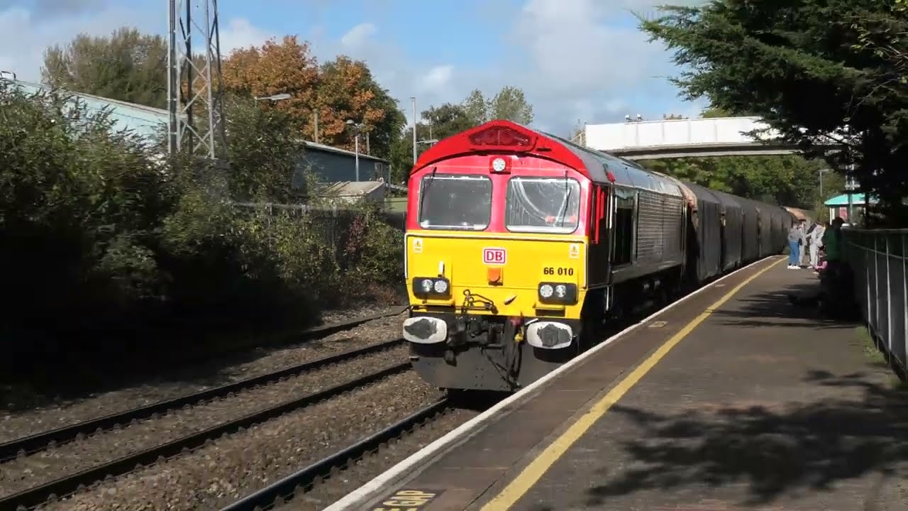 Trains at Pencoed 17/10/22