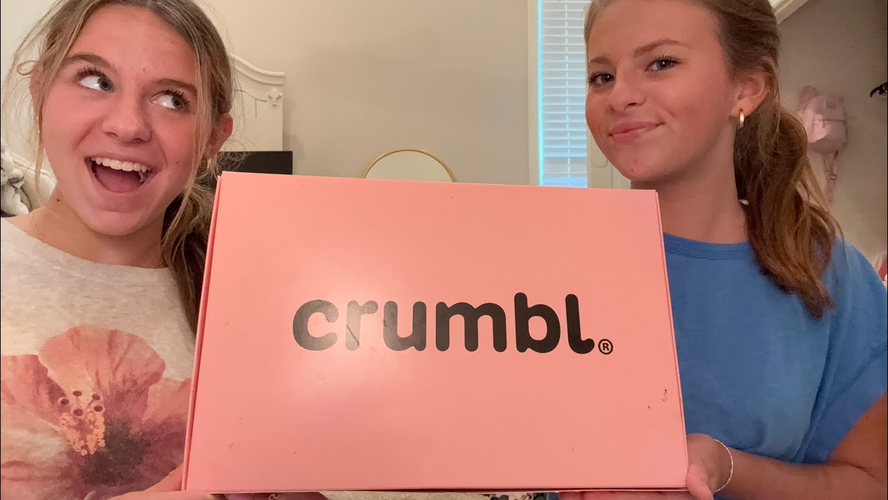 THIS WEEKS CRUMBL REVEIW 🍪( ft. Abby) 