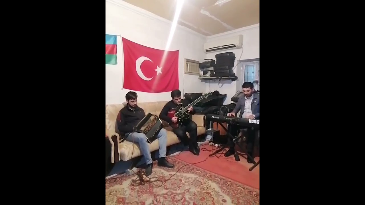 Şakir Beyləqanlı xanəndə, Namiq Beyləqanlı gitara, Emin Beyləqanlı sintez, Vidadi Hidayətoğlu qarmon