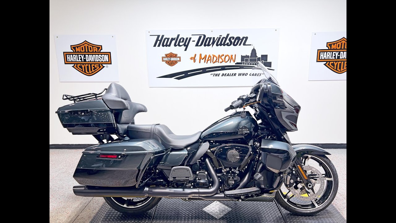 2025 FLHXU Street Glide Ultra Iron Horse & Vivid Black BLK trim