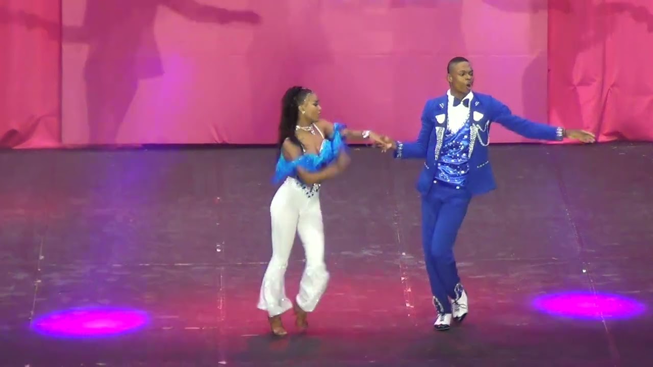 Pareja Profesional Juvenil Estilo Caleño, Maria y Alejandro en el 17 Festival Mundial de Salsa 2022