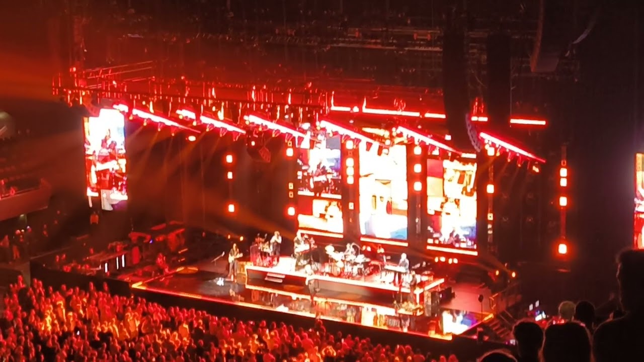 Reach out (I'll be there & Holding back the years - Simply Red (live) @Ziggo Dome Amsterdam