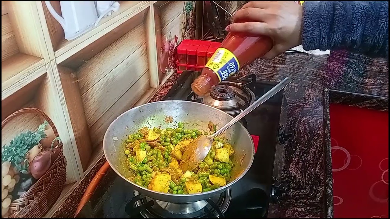 Garmagarm parathe ke saath  french beans ki sabji.🫛🥔