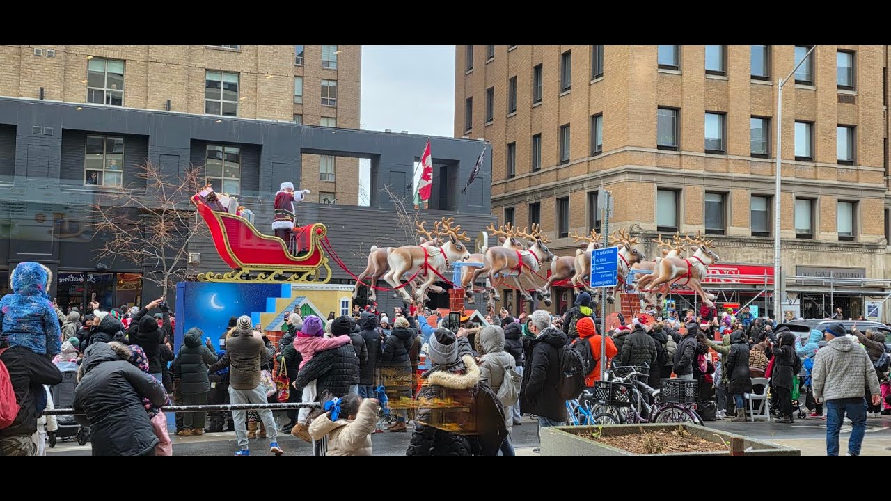 Toronto Santa Claus Parade 2025 – Full Parade!