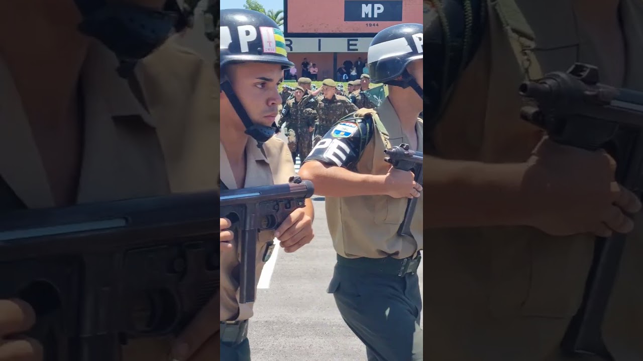 Desfile da tropa na cerimônia de passagem do comando 2°Batalhão de Polícia do Exército de (2ºBPE).
