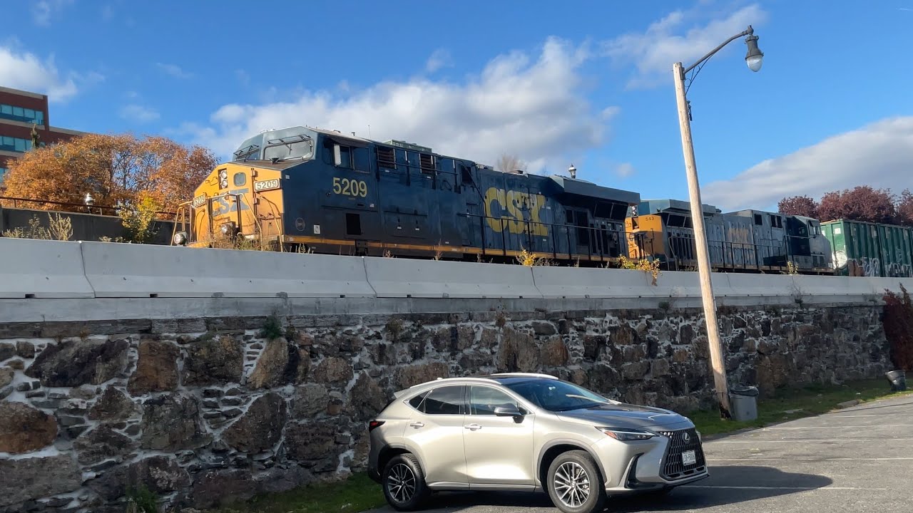 11/1/25 - CSX ES40DC 5209, leads M419 at Newburgh, NY