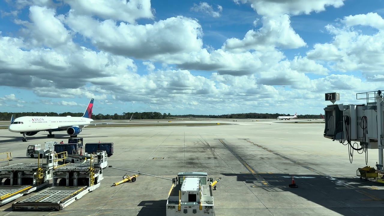 Static Window View Orlando International Airport Terminal Airside 35 min