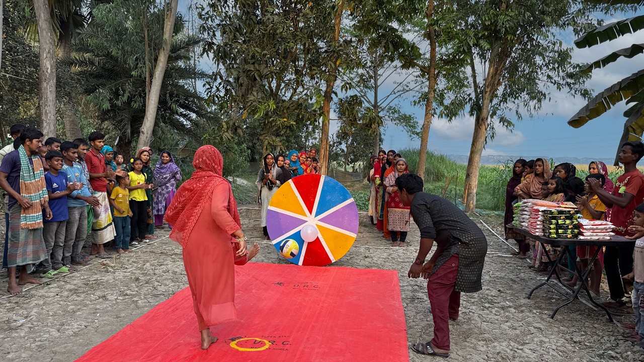 উত্তেজনায় ভরপুর প্রতিযোগিতা! ফুটবল শটে বোর্ডের বেলুন ফাটিয়ে কে পাবে সেরা হওয়ার সম্মান ?