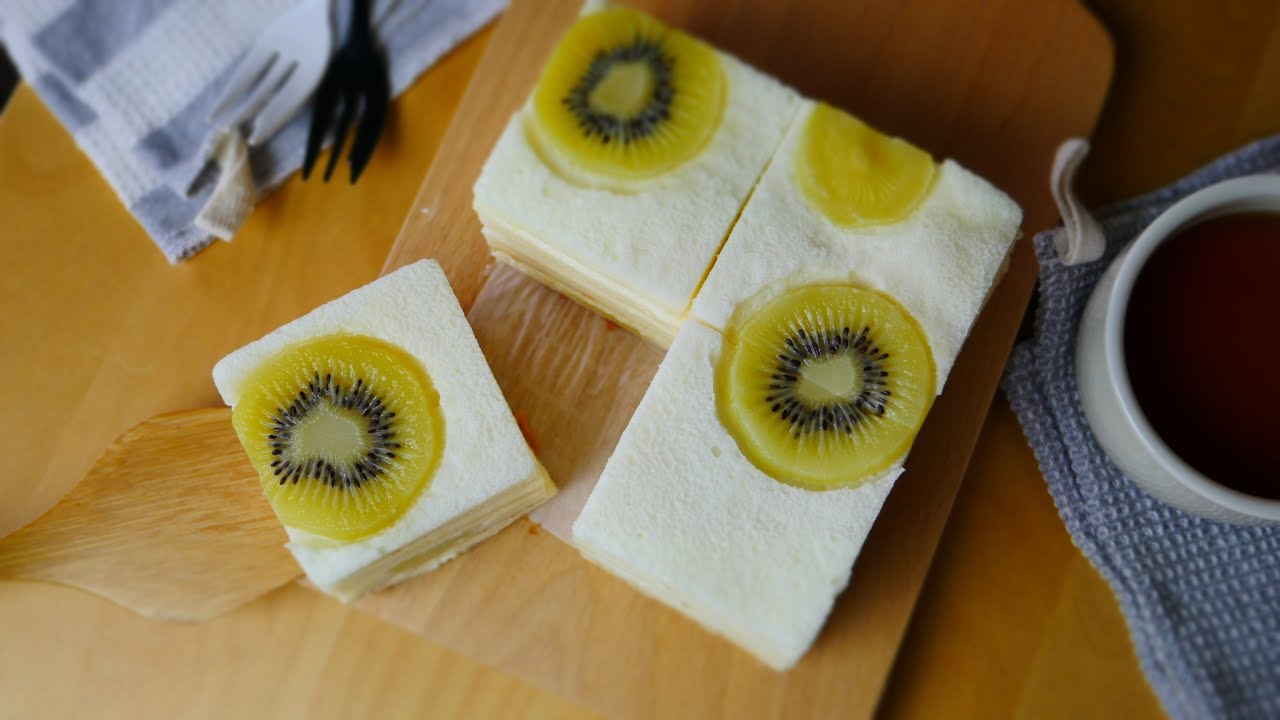 Kiwi Fruit Sheet Sponge Cake シートスポンジにいきなり焼き込んだ キウイフルーツケーキ