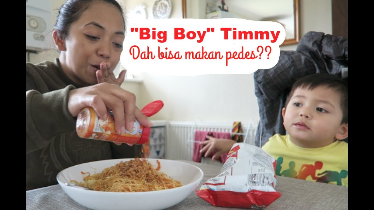 Anak cilik bule dah Doyan makan pedes