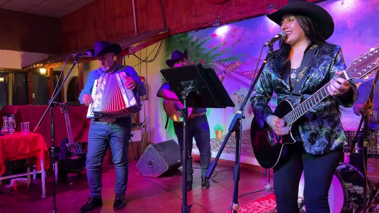 LA DIOSA EN VIVO - LA ESPUELA SANTIAGO DE CHILE - LOS HALCONES NEGROS