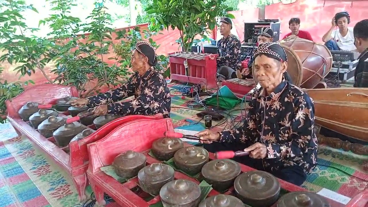 Kebogiro pambuko Sareng mbak Dwi Gamelan peninggalan eyang podhi takseh ngrangu wonten tahun 2022 🙏