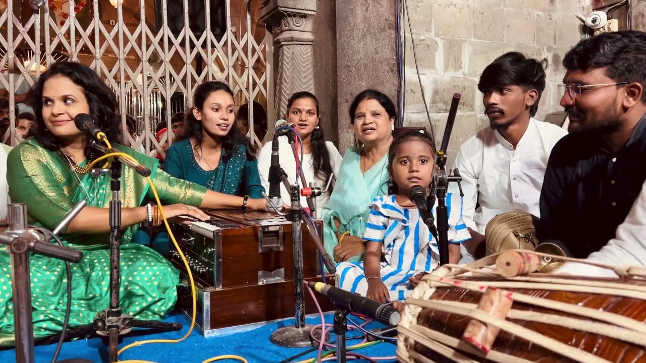 सुंदर ते ध्यान..सुमधूर चालीत भक्ती सुंदर अभंग | गायत्रीताईच्या आवाजात अप्रतीम चालीत नक्की ऐकाच..
