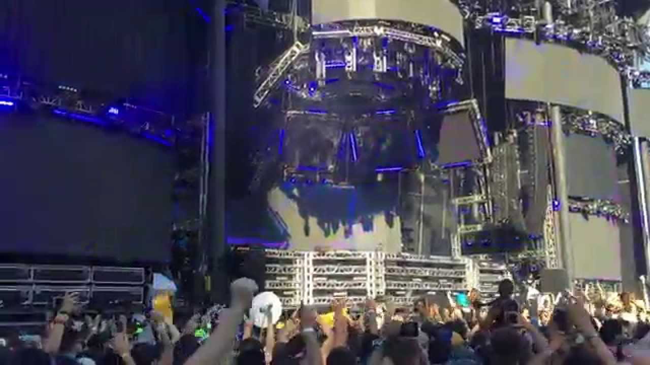 Nicky Romero Ultra Music Festival Miami 2015 appears on stage with Warriors