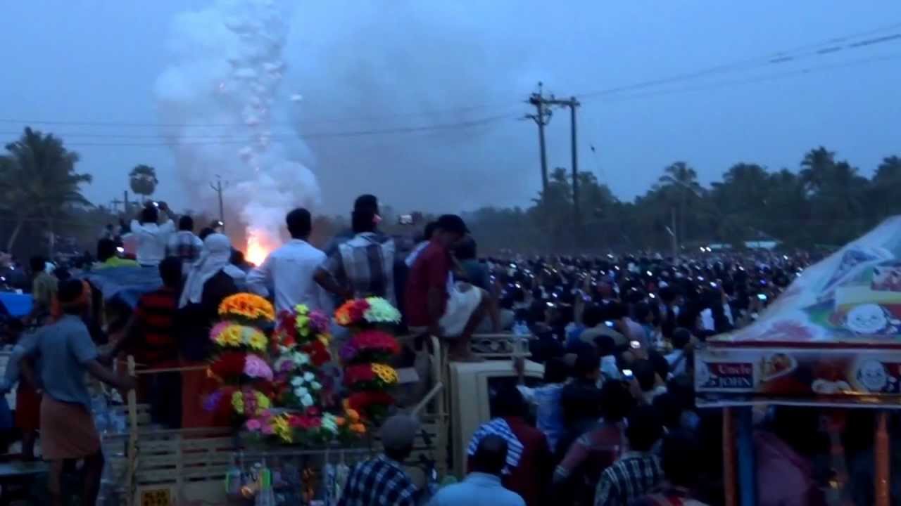 Nenmara vallangi vela vedikettu 2013