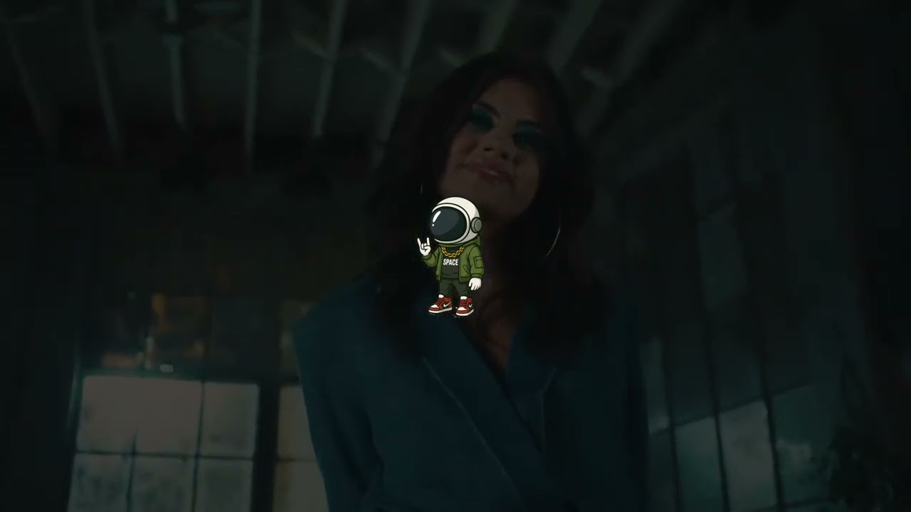 Iann Dior x 24kGoldn guitar type bat - 