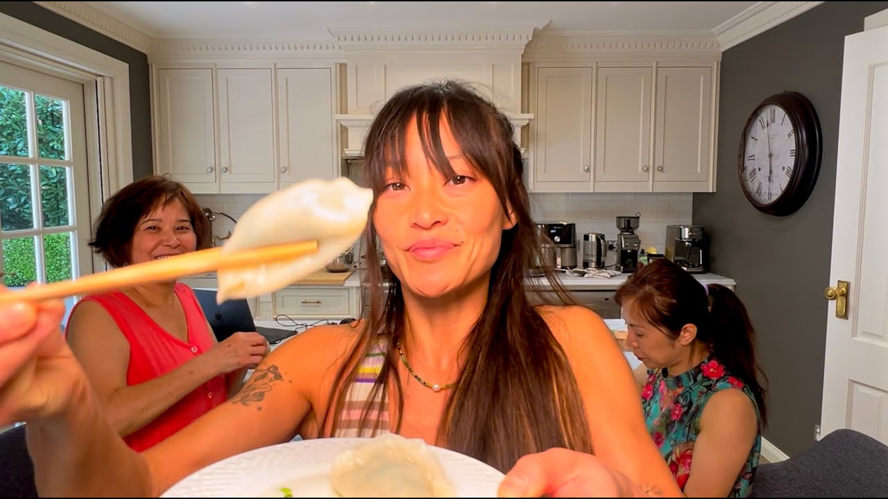 Chilled Hypnotic House Music While Making Dumplings With My Mum