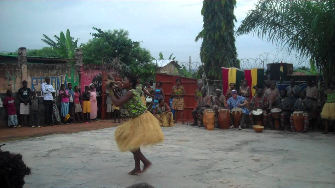 Saakumu Dance Troupe-  fume fume