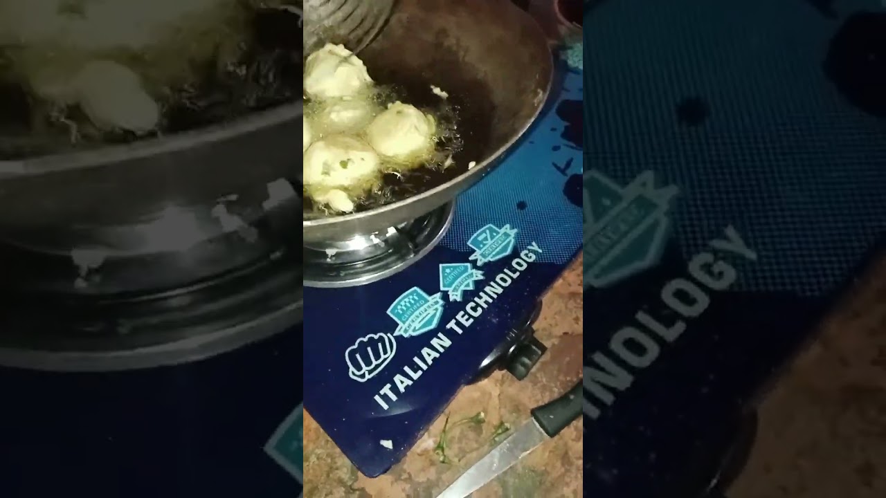 Garma garam Aalu bada Hari chatni ke sath 
