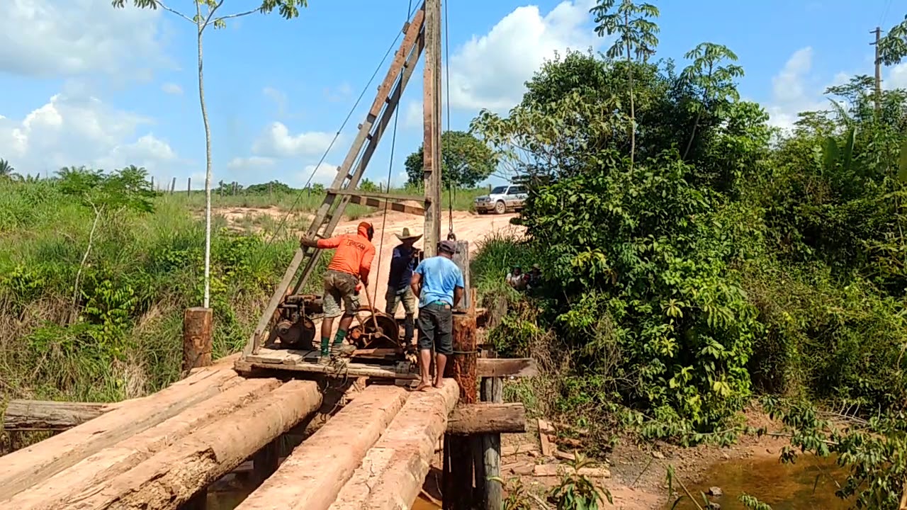 Bate estacas trabalhando na ponte do mojuzinho em Goianesia do Pará!