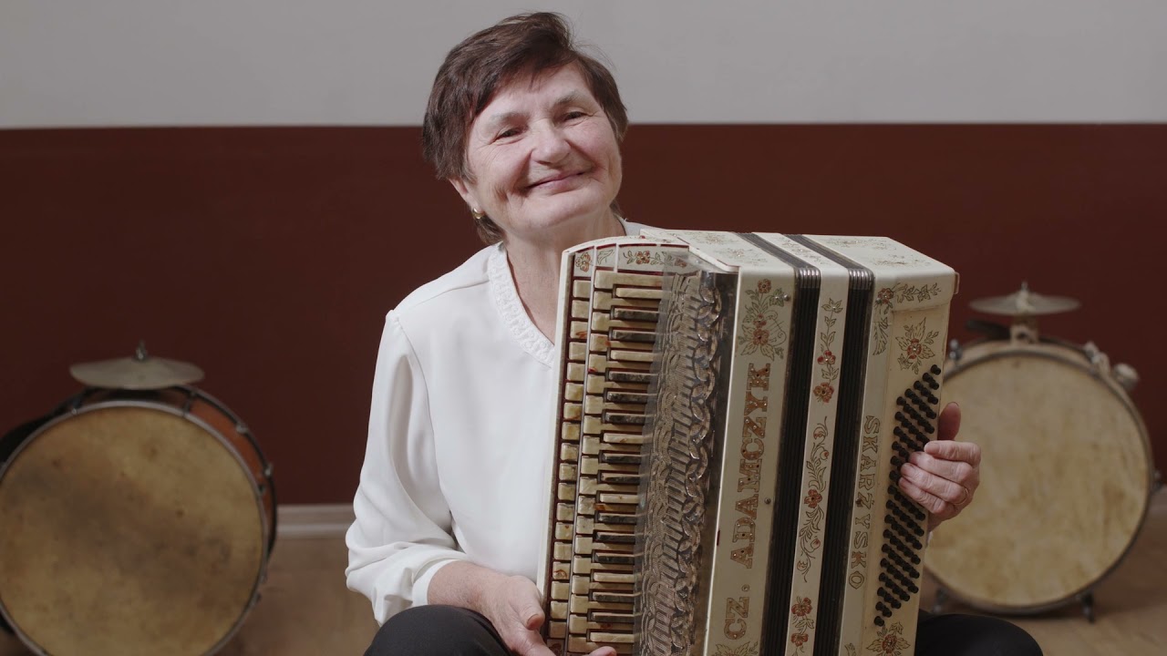 Wiesława Gromadzka z Kamienia Dużego - harmonistka i śpiewaczka - Radomska Szkoła Tradycji 2021