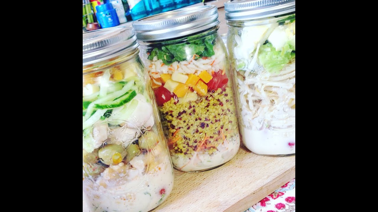 SALADS IN A JAR//SALADES EN BOCAL