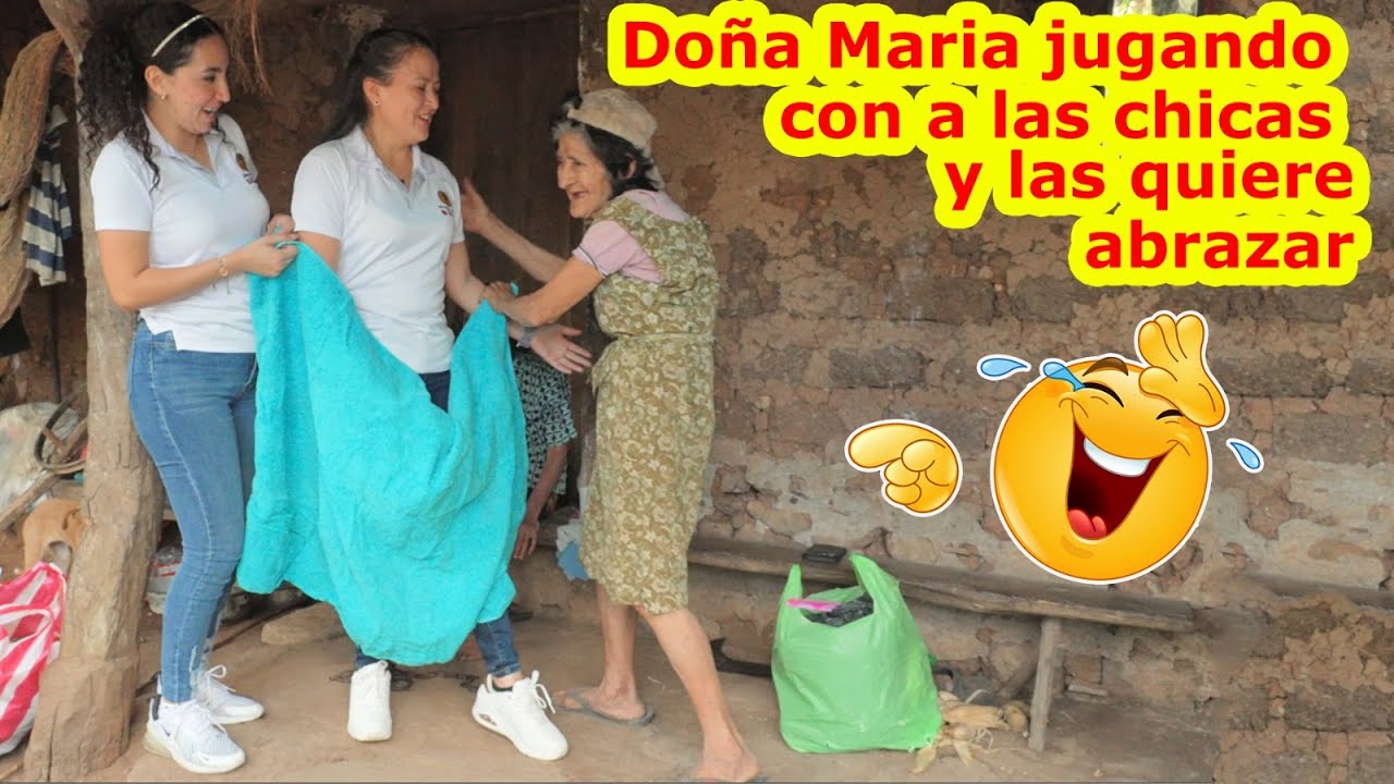 Vean doña Maria quiere abrazar a la chica juega muy pesado doña Maria - Ediciones Mendoza