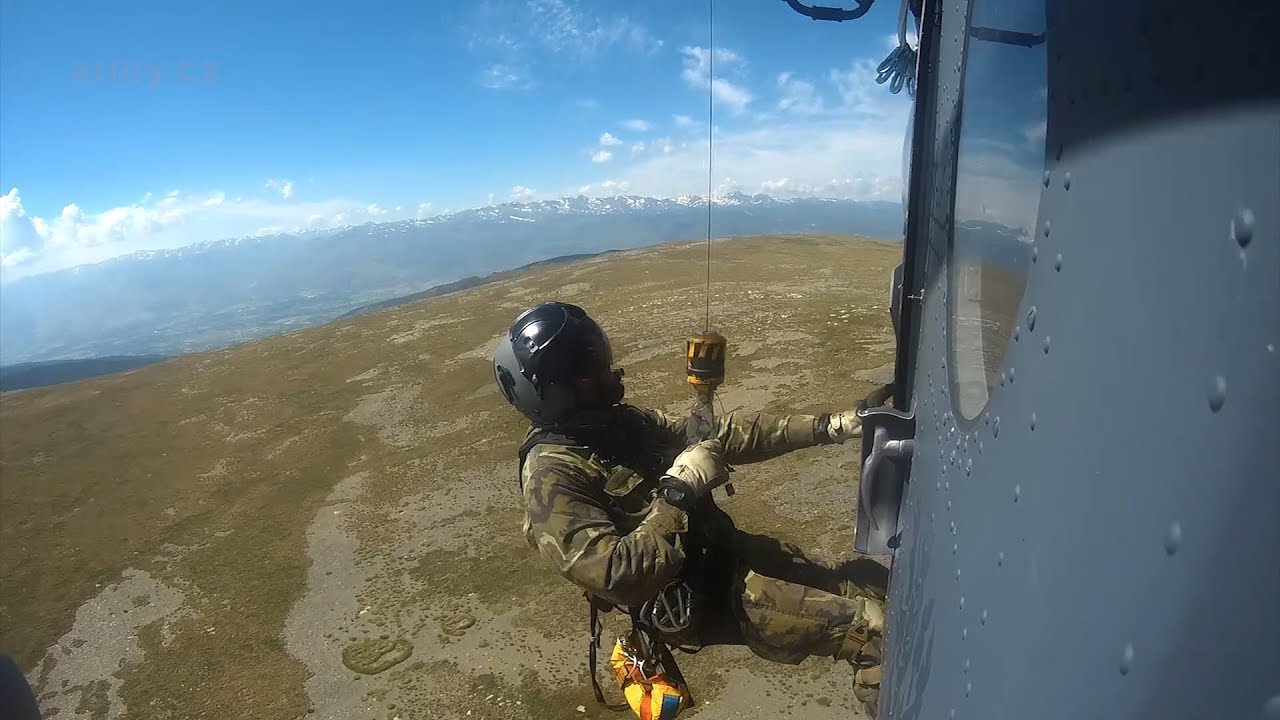 Mountain Flight 2018   záchrana osob, fast rope