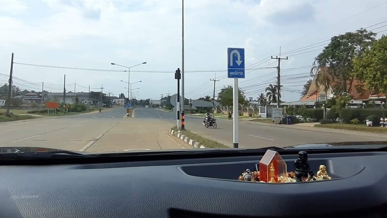 ขับกระบะเกียร์ธรรมดายูเทิร์นอย่างไรไม่ให้ล้อหลังปีนเกาะกลางถนน