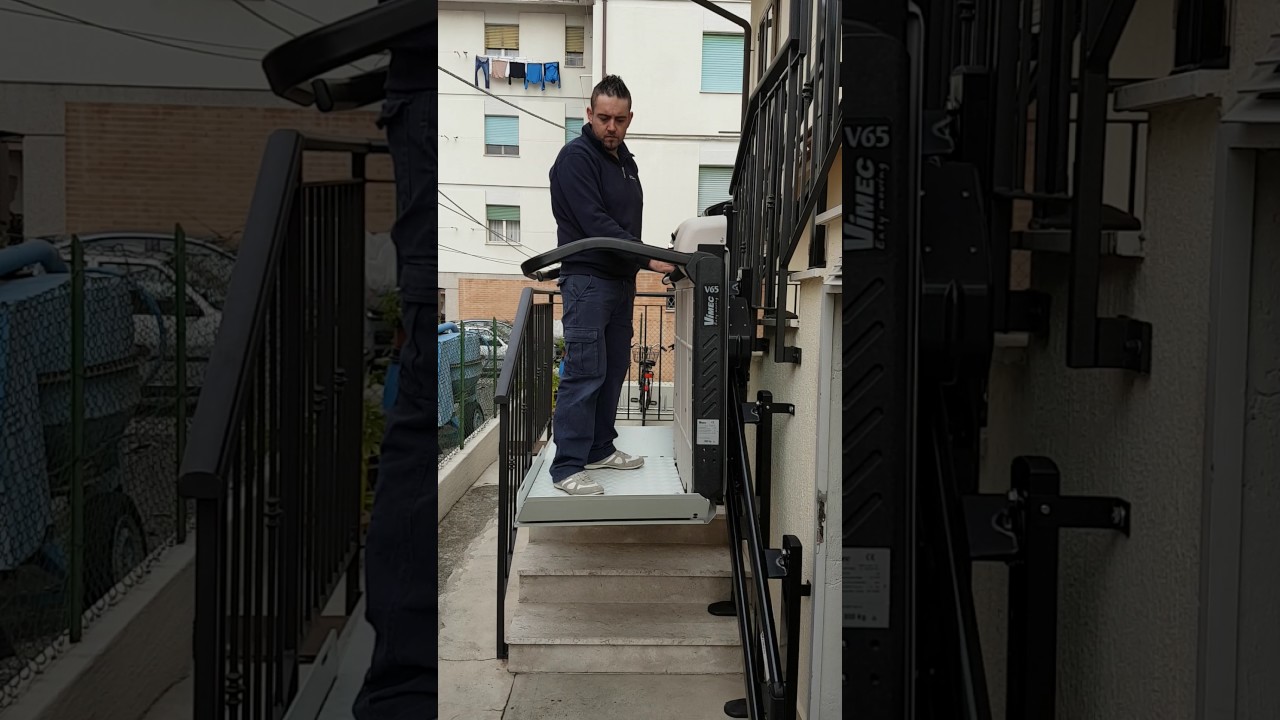 Ronco Ascensori Installazione esterna di servoscale curvilineo con pedana V65