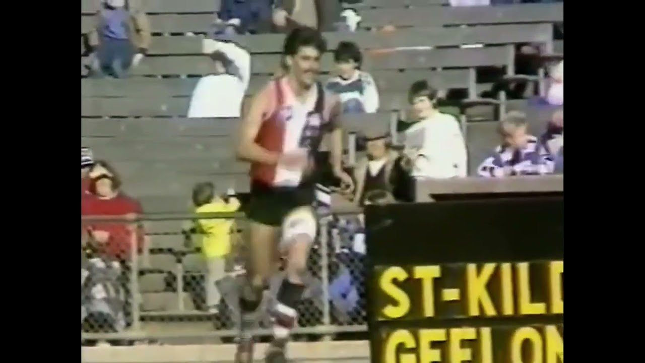 Robert Elphinstone boundary goal (Round 11 1986)