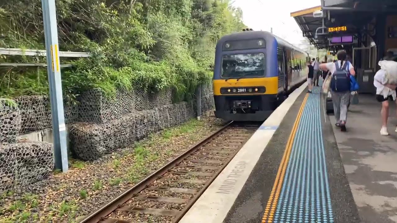 Sydney to Kiama by Train | South Coast Line | Cliffs, Coast & Scenic Views