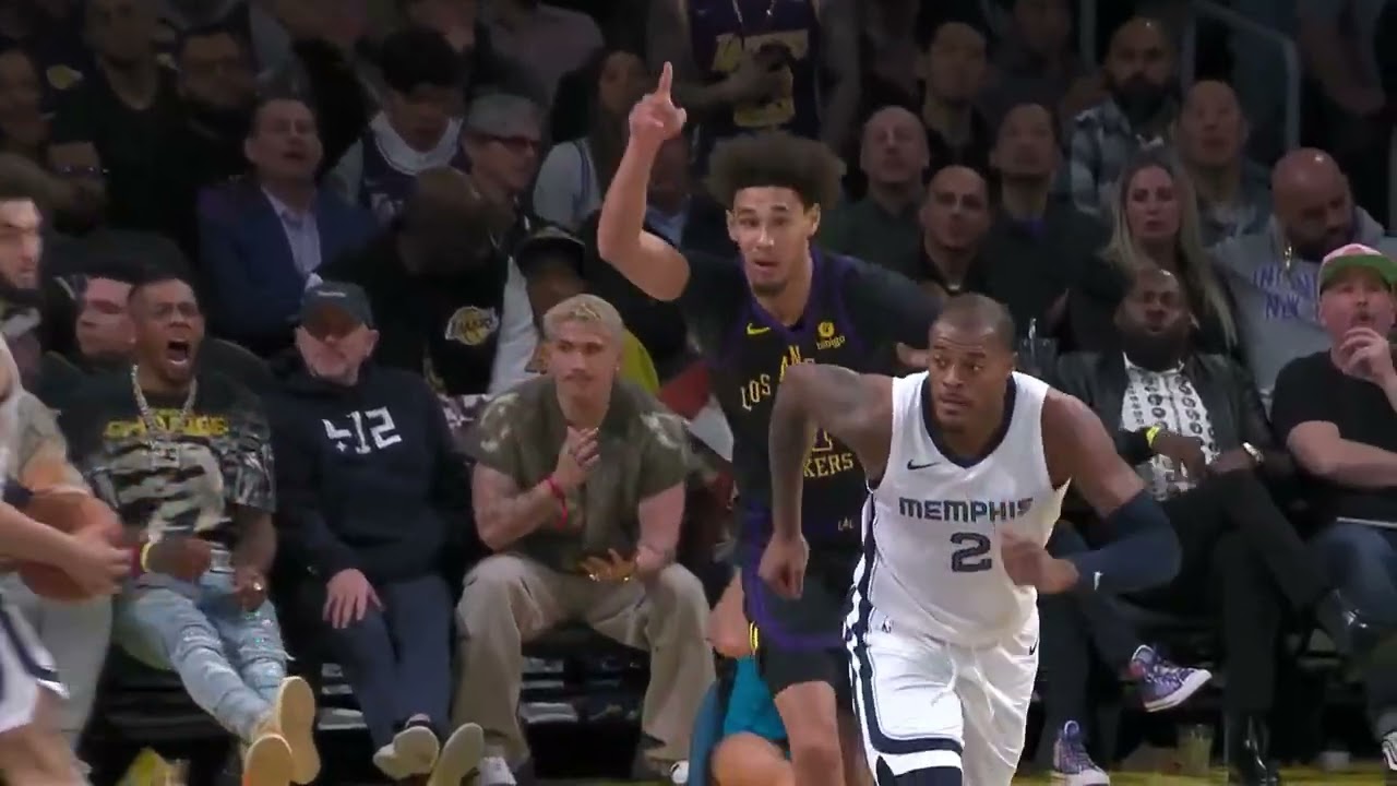 Jaxson Hayes made LeBron and AD go crazy on the bench with 2 dunks in a row