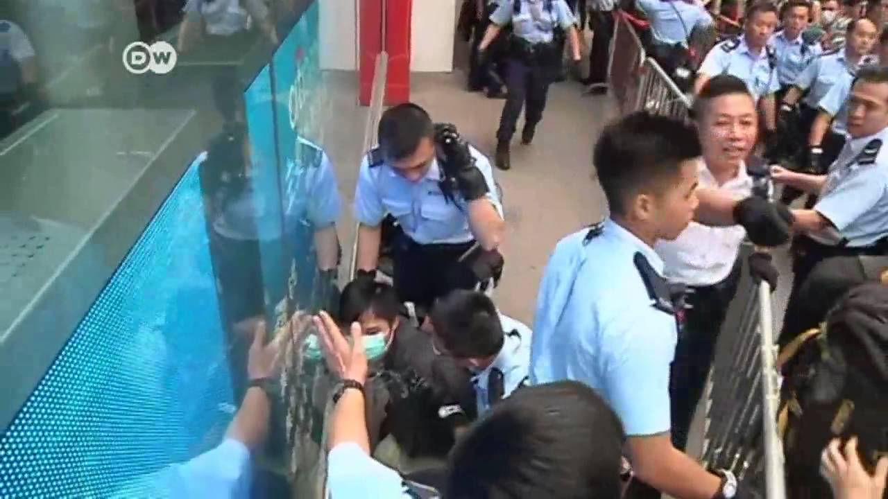 Police clear Hong Kong protest site | Journal