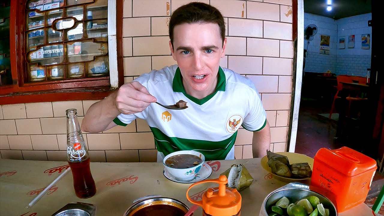 $2 Beef Heart Soup - Local Food in Makassar, Indonesia 🇮🇩