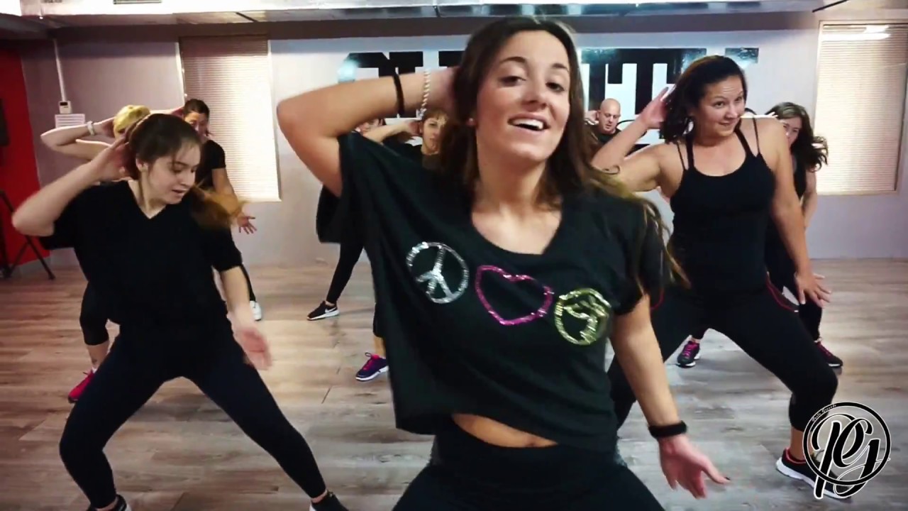 ZUMBA® Warm up | PAOLA GRANADA | Asesina - Yandel ft. Pitbull