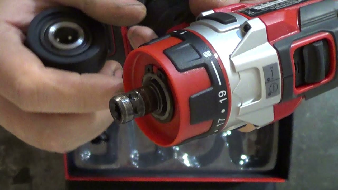 Недорогой шуруповёрт Einhell - 12 вольт , со съёмным патроном .