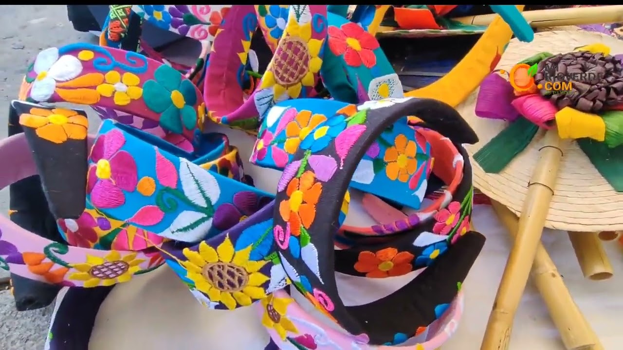 Llegaron a Rioverde las muñecas Lele, de Amealco, Querétaro.